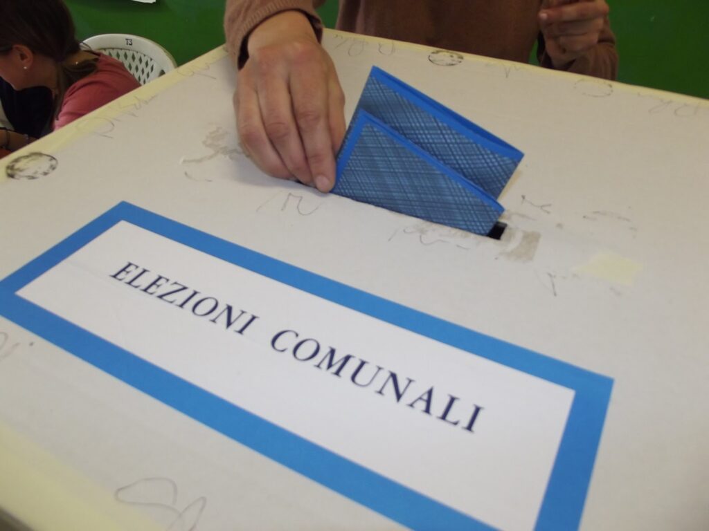 PRESENTATE LE LISTE NEI COMUNI CALABRESI AL VOTO: COMMISSARI A SAN LUCA E MELISSA