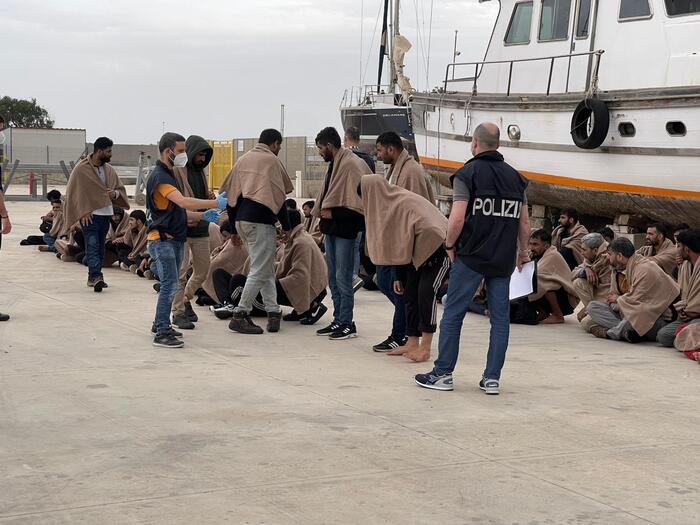 ROCCELLA IONICA. SBARCO DI MIGRANTI: ARRIVATE 173 PERSONE IN 16 ORE